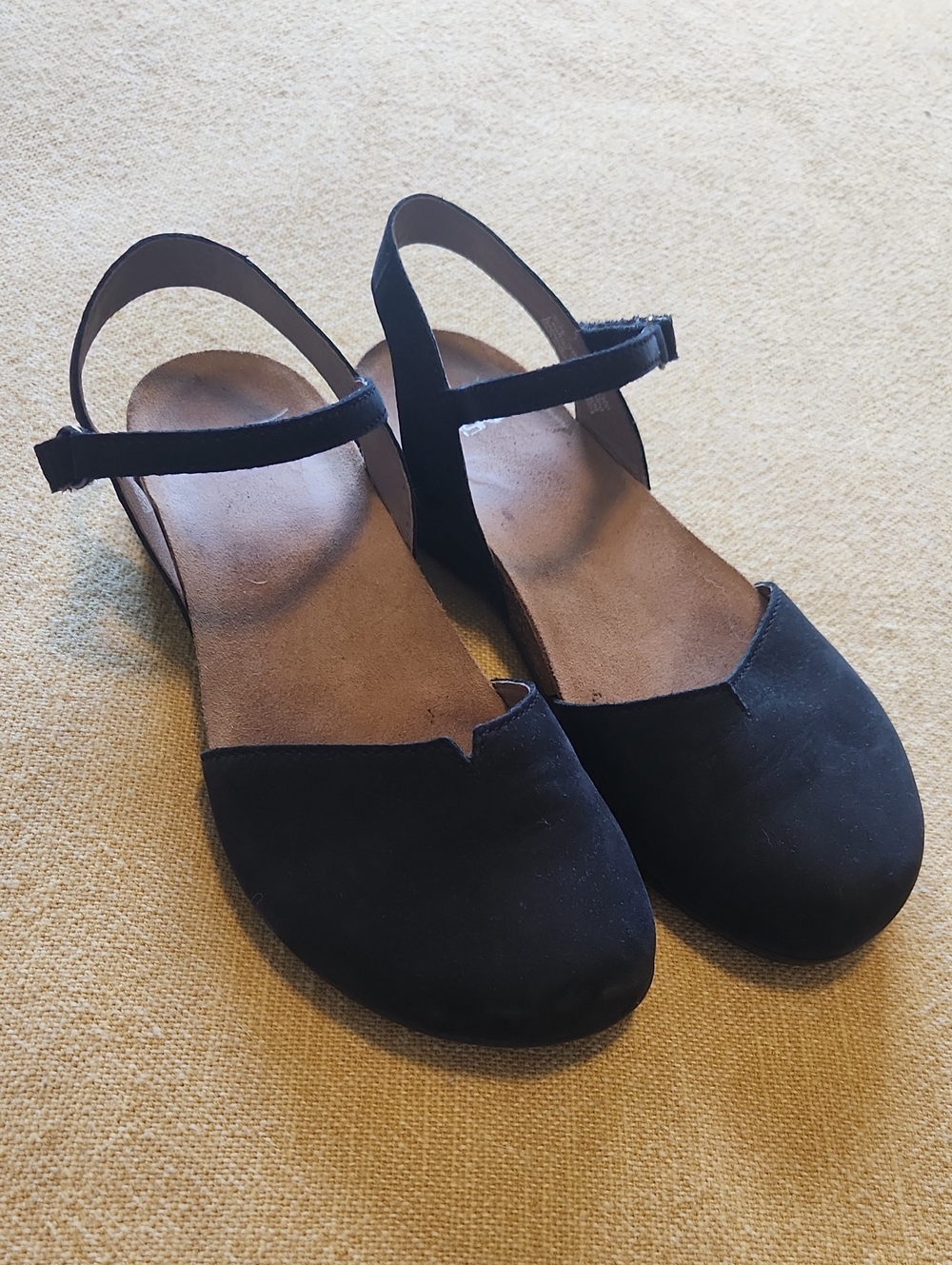 Dansko Women's Rowan Closed-Toe Sandals
